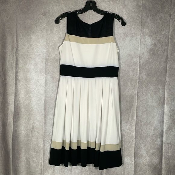 Dress Barn Dresses & Skirts - Dress Barn White Black Tan Knee Length Sleeveless Dress Size 6
